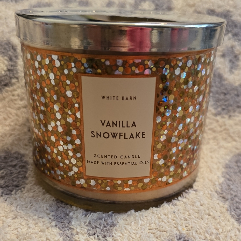 White Barn Vanilla Snowflake 3 Wick Candle with Gold and Silver Glitter- New!
